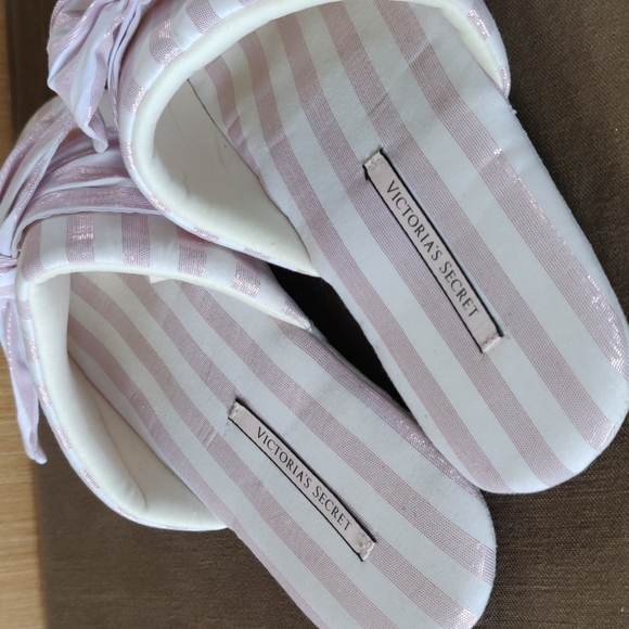 Victoria's Secret slippers - Picture 3 of 3